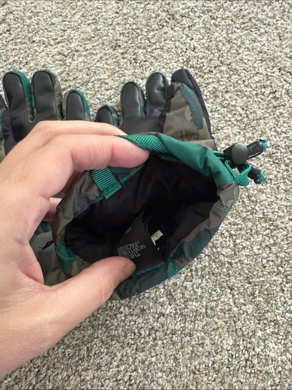 The North Face Kids Montana Futurelight Etip Green/Olive Camo Winter Glove Med